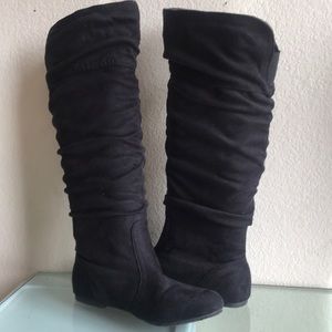 Knee boots with hidden card holder